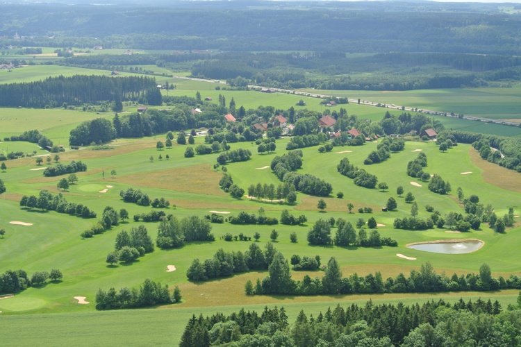 golfplatz_luftaufnahme_750x500