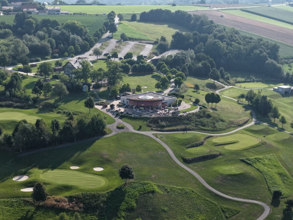 556831744_1385774523550772_2688974665700382063_n