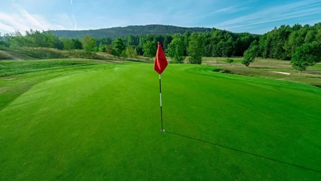 63f5ebb7de4d408e29139bc6_Golf_Sokolov_Foto_33-p-1080