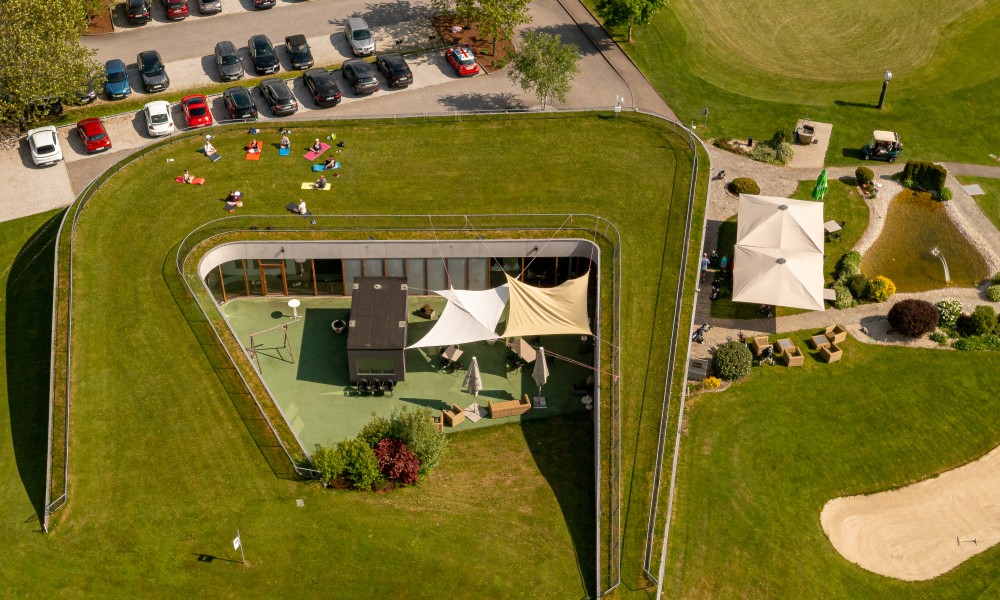 Drohne-am-Platz-23-v2__FillMaxWzEwMDAsNjAwXQ